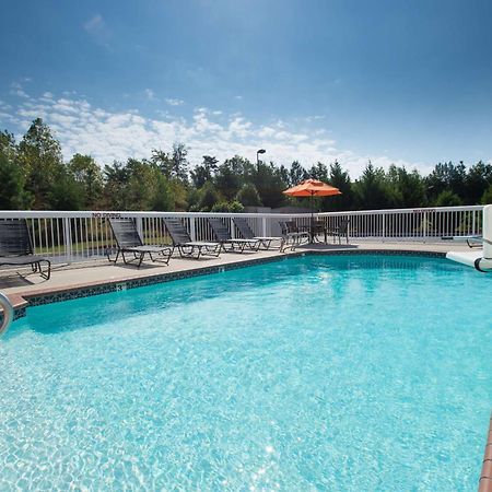 Hampton Inn Cornelia Exterior photo