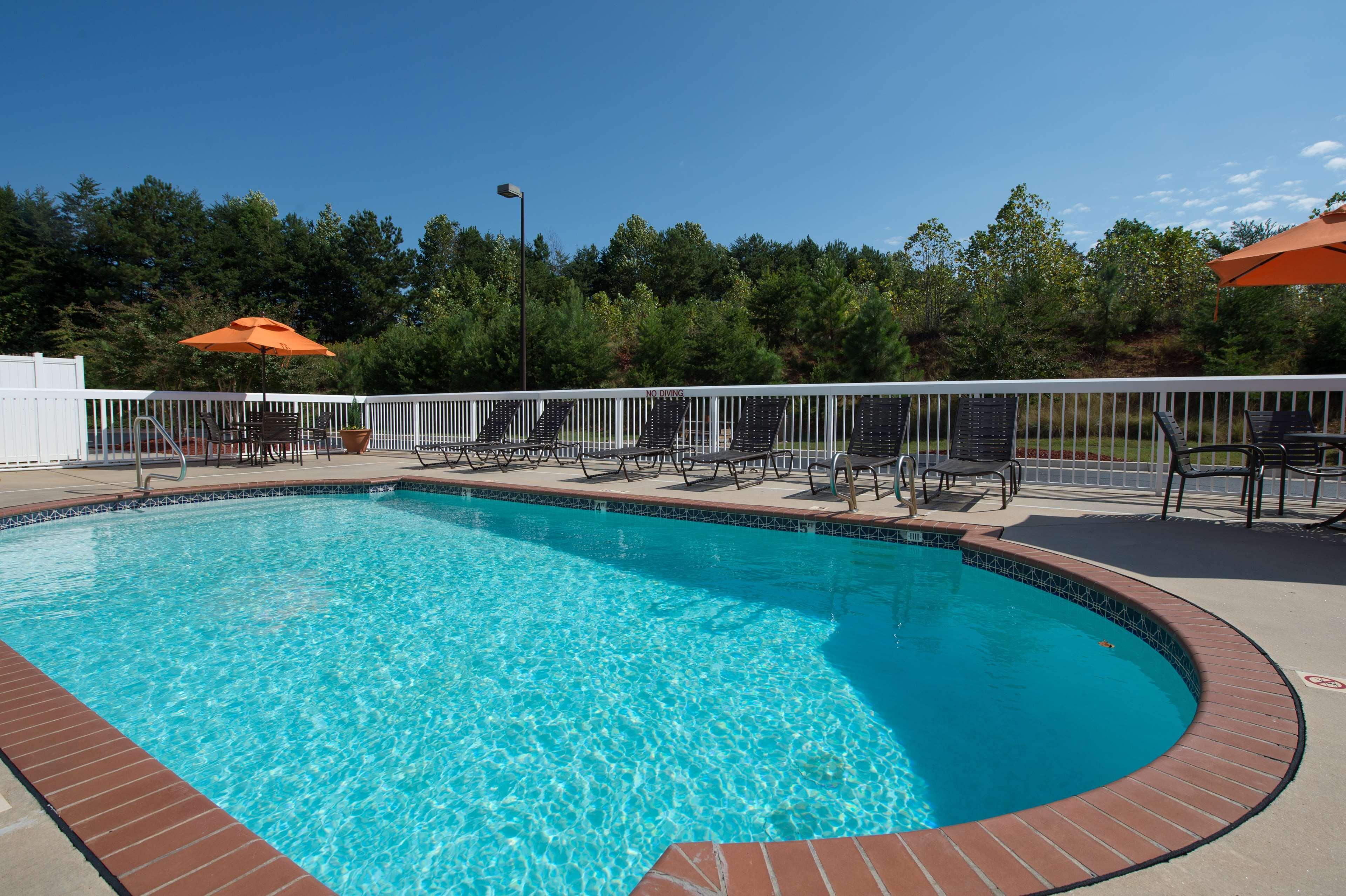Hampton Inn Cornelia Exterior photo