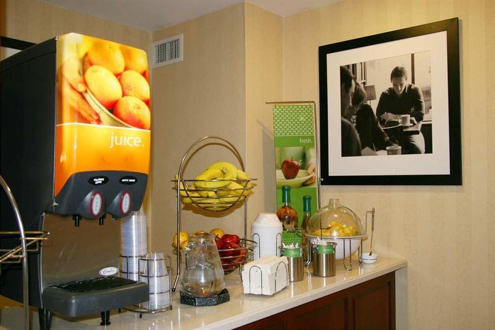 Hampton Inn Cornelia Restaurant photo