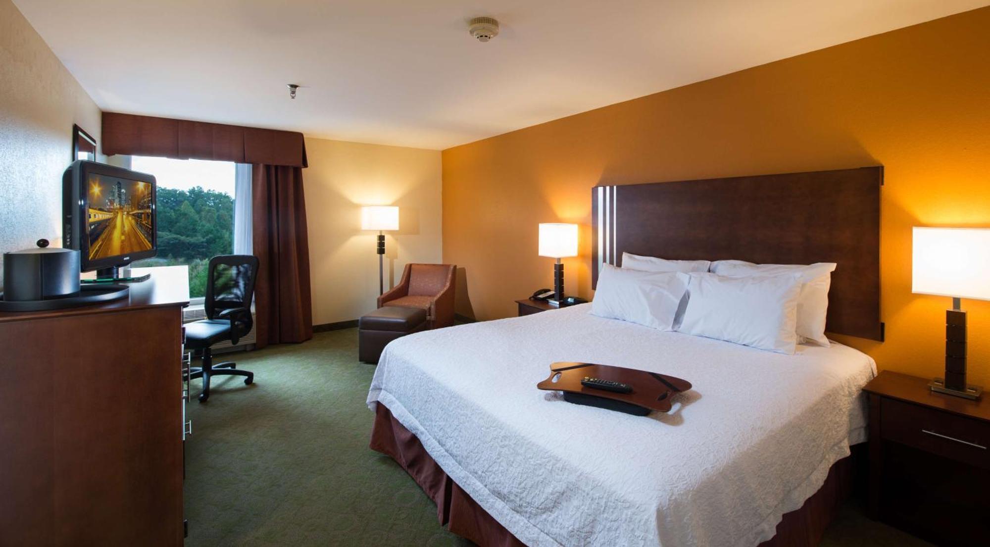 Hampton Inn Cornelia Exterior photo