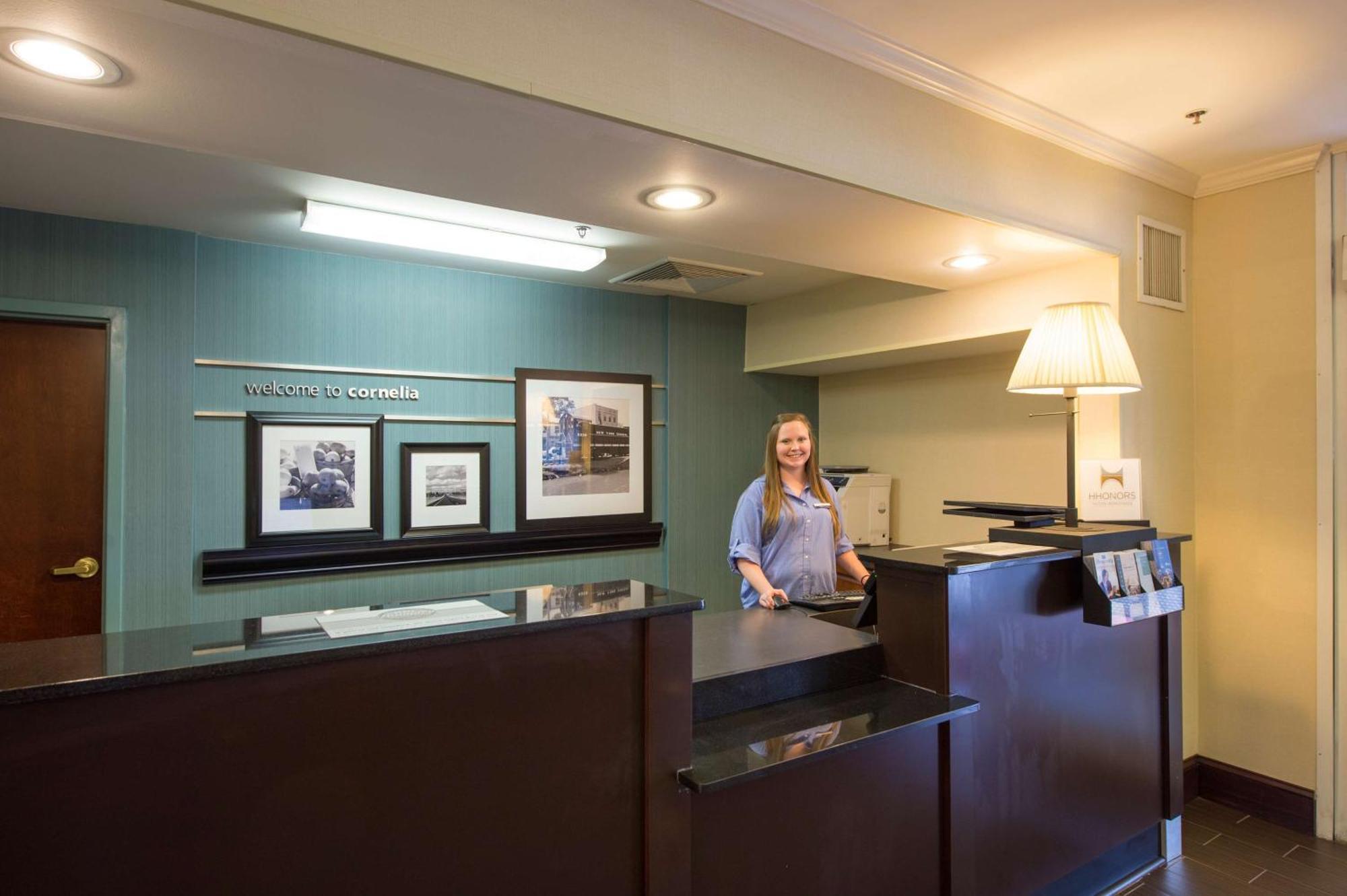 Hampton Inn Cornelia Exterior photo